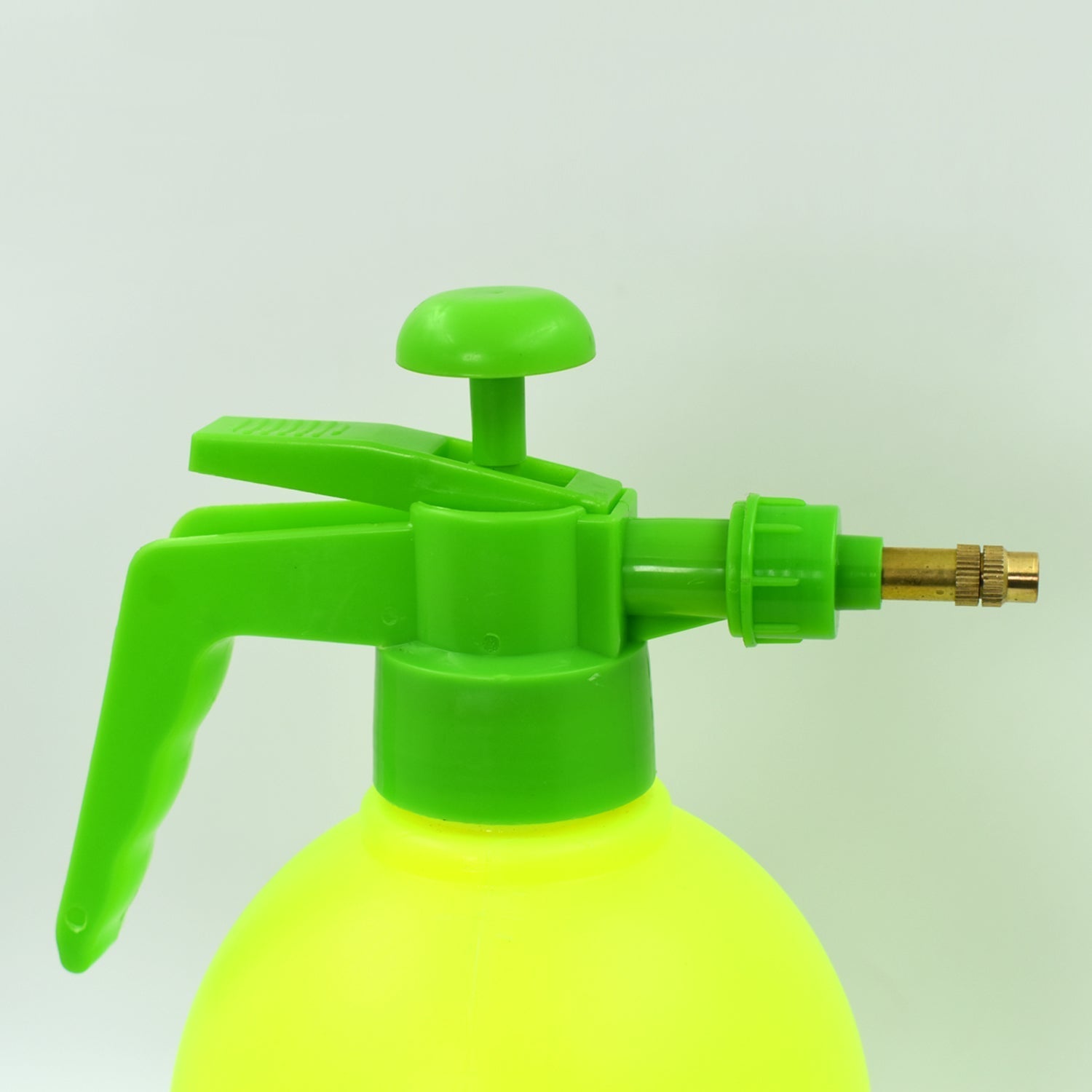 9024 2 L FF Garden Sprayer used in all kinds of garden and park for sprinkling and showering purposes. 9024 2 L FF Garden Sprayer used in all kinds of garden and park for sprinkling and showering purposes.